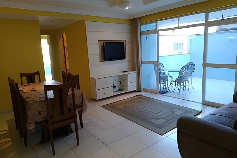 Covered apartment with barbecue gourmet area, ample space.